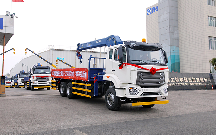 凯时娱乐SQS250随车起重机批量发车，助力 “一带一起” 沿线基建腾飞