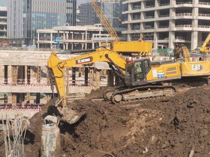 品质+节油+高效！凯时娱乐XE335GK助建亚洲最大地下空间